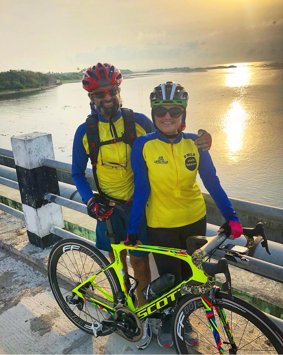 Cycling in tandem